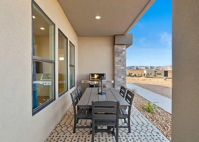 The Lookout- Luxe Hot Tub Firepit 50-mile Views Page