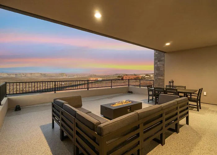 The Lookout- Luxe Hot Tub Firepit 50-mile Views