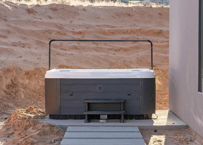 Dom wakacyjny The Lookout- Luxe Hot Tub Firepit 50-mile Views *