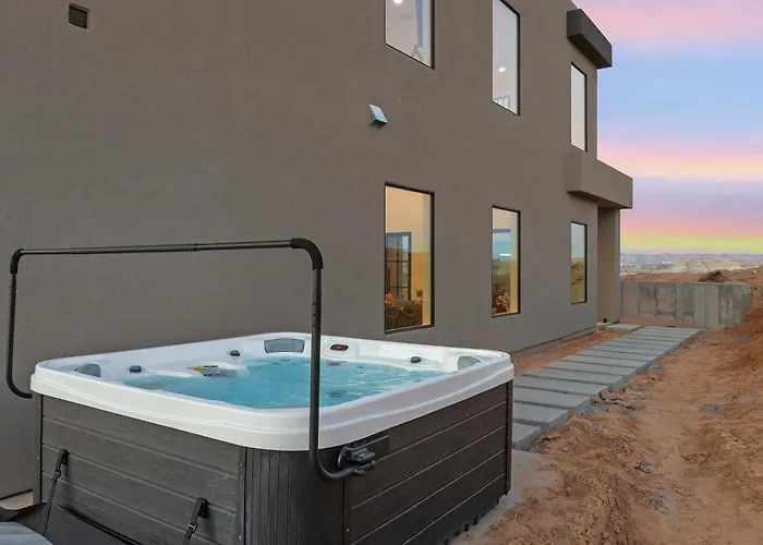 The Lookout- Luxe Hot Tub Firepit 50-mile Views *